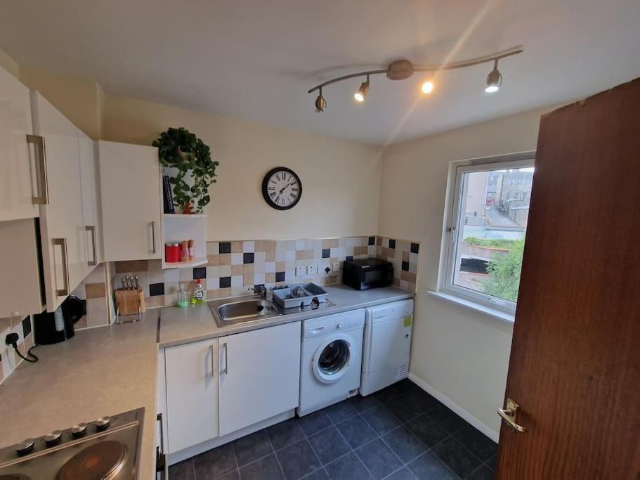 Granite Getaways - Union Skyview Apartment Aberdeen Bagian luar foto